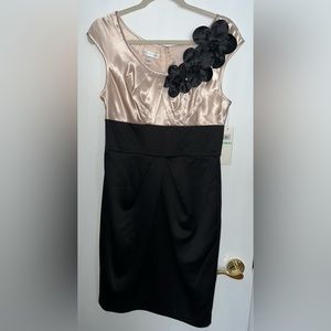 New London Times Cocktail Dress black and champagne with cute flowers Size 8